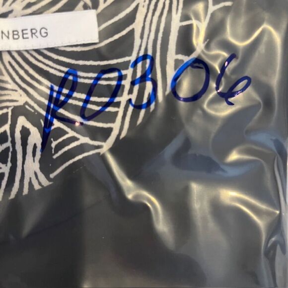 Diane von Furstenberg Silk Colorblock Blouse Black w/ Print Sleeves Back Size 4 - Picture 12 of 12